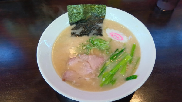 「豚骨ラーメン（750円）」@麺や 誠の写真