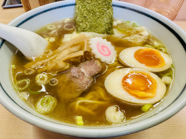「わんたんめん玉子入り【1040円】」@いつみ屋の写真