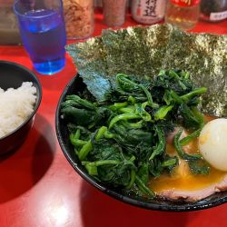 ラーメン　ほうれん草　崩れ卵