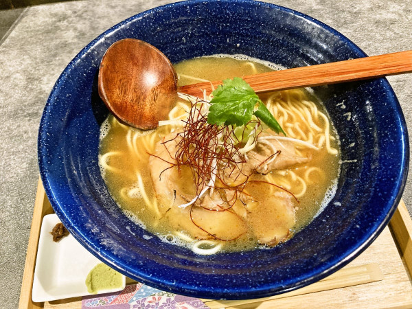 ソサカ出汁醤油ラーメン(900円)