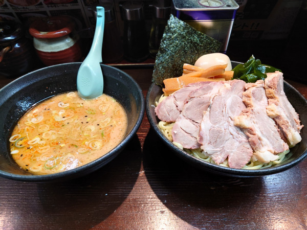 「つけ麺特盛り(豚骨醤油) チャーシュー」@さつまっこ 平和島店の写真