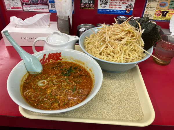 「辛みそつけ麺大盛り+大盛り×2+白髪ネギ1770円」@ラーメン山岡家 太田店の写真