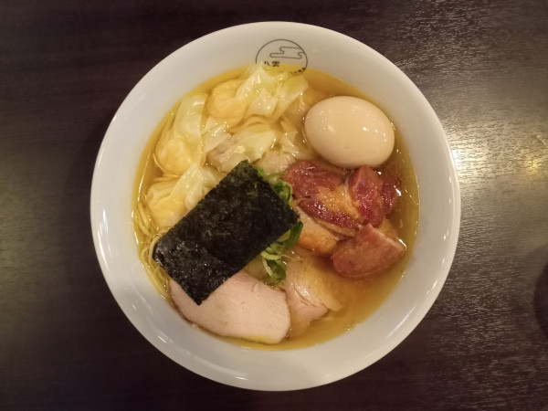 「特製ワンタン麺（白だし）＋切り落としチャーシュー＋味付玉子」@八雲の写真