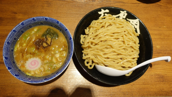 「つけ麺・大盛(1,050円)」@六厘舎 大崎店の写真