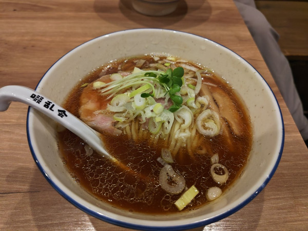 「THE醤油ラーメン」@自家製麺 啜乱会の写真