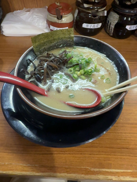 「ラーメン ふつう」@博多長浜らーめん ぼたんの写真
