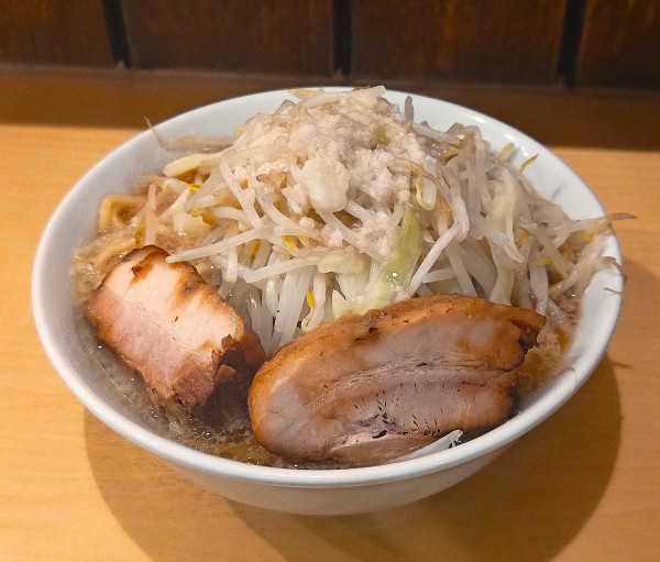 「豚増し・全マシ」@らーめん影武者の写真