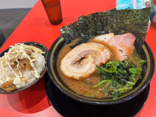 「ラーメン　豚バラことちゃん　ライス」@とらきち家の写真