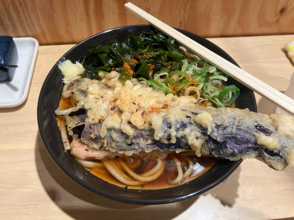 「ナス天ソーセージ天そば 660円」@まるす そば・うどん立ち食いセンターの写真