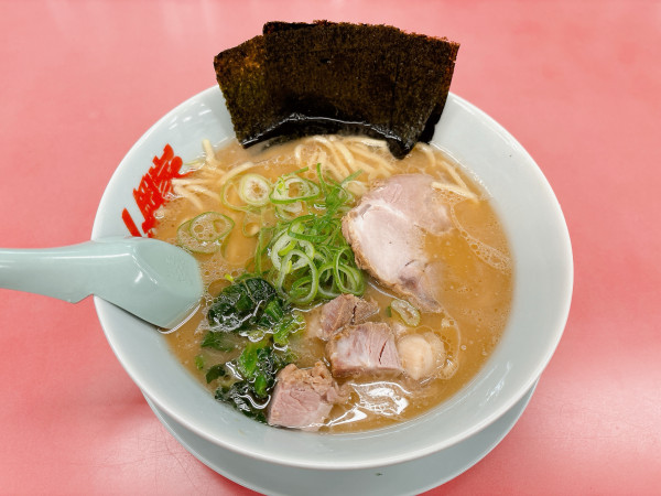 「醤油ラーメン+コロチャーシュー6個」@ラーメン山岡家 東千葉店の写真