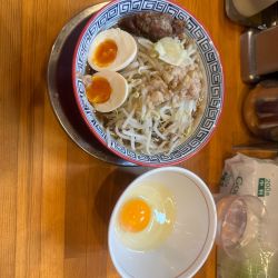 ミニラーメン、味玉トッピング、生卵付き