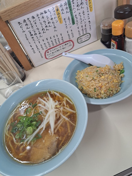 「らーめん(しょうゆ)　チャーハン」@ラーメン亭の写真