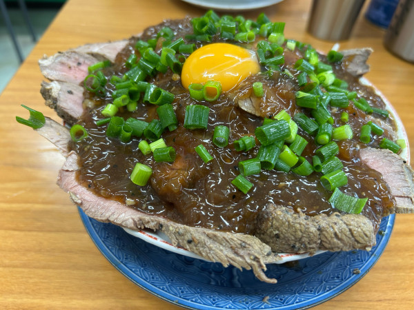 「魂のローストビーフまぜそば」@らーめん漢道の写真