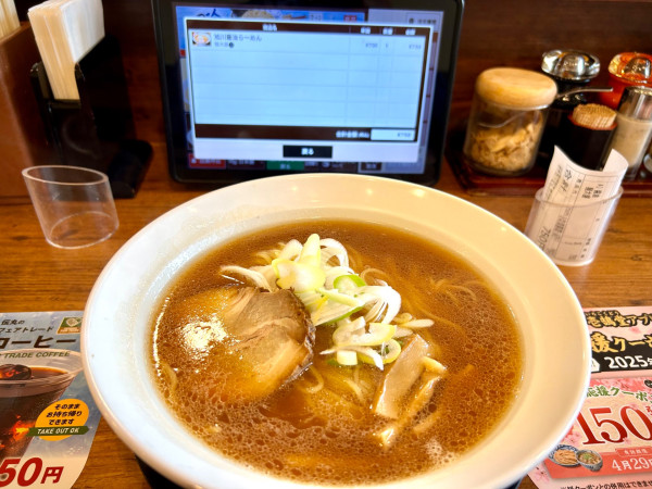 「旭川醤油らーめん(750-150¥)」@北海道らぁめん 伝丸 ひたちなか店の写真