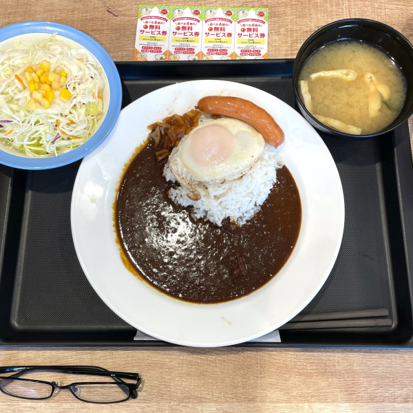 「ソーセージエッグオリジナルカレー並盛　ライス少なめ」@松屋 町田中町店の写真