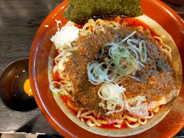 「【限定】麻婆麺1450円(大150円)+生卵70円」@豚星。の写真