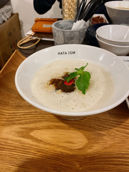 「白いラーメン」@ハタイズムの写真