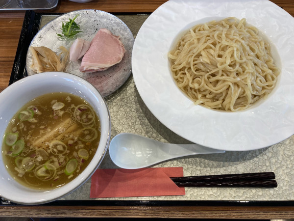「塩つけ麺（大）＋吊るし焼きチャーシュー」@彩とりの写真