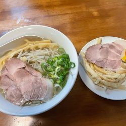 夜塩ラーメン¥700 TP盛合¥400