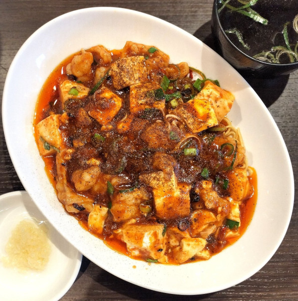 「(限定) 牛ホルモン四川麻婆麺 1400円＋激辛 150円」@中華ダイニング 秀丸の写真