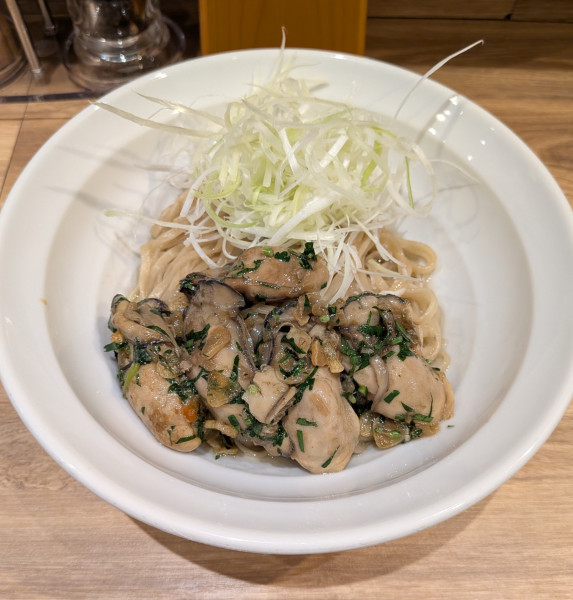 「【限定】瀬戸内産牡蠣のコンフィの油そば」@麺庵 利休の写真
