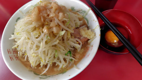 「ラーメン950円、味ポン卵150円、ニンニクヤサイアブラ」@ラーメン二郎 相模大野店の写真
