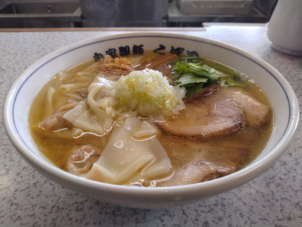 「塩チャーシューワンタンめん」@自家製麺 らーめん くぼ田の写真