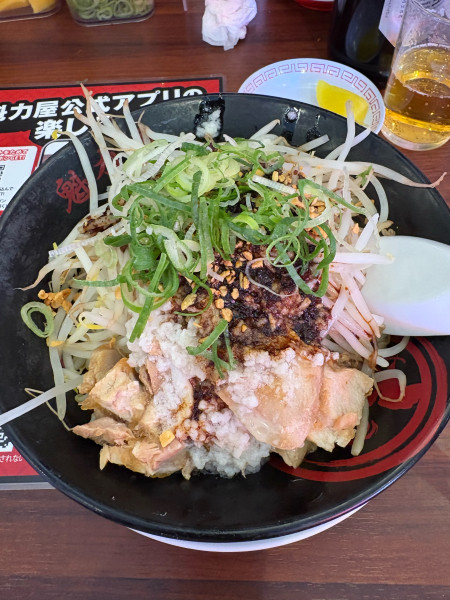 「背脂スタミナまぜそば」@ラーメン魁力屋 足立鹿浜店の写真
