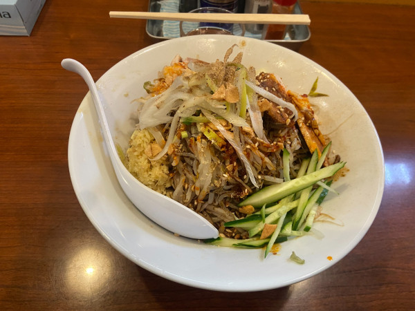 「よだれ鶏の冷やしまぜそば」@メガガンジャの写真