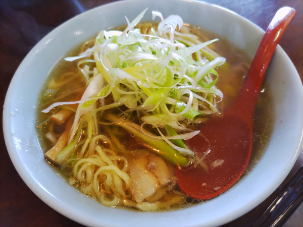 「ネギラーメン 900円 餃子 半ライス」@手打ラーメン 俵屋 小山店の写真