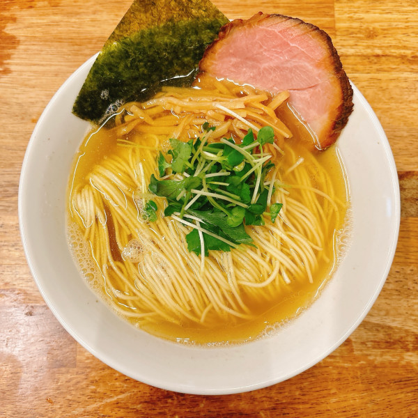 「淡麗白中華そば＋そのまま食べれる替え玉(生卵付き)」@錦糸町中華そば さん式の写真