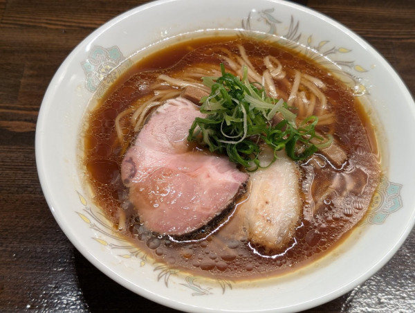 「鶏しょうゆラーメン」@麺や一芯の写真