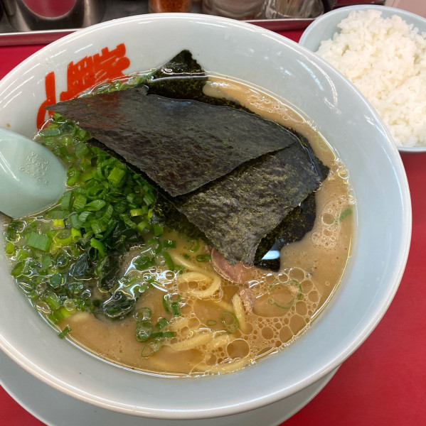 「ラーメン690円＋青ネギ80円＋半ライス（クーポン）」@ラーメン山岡家 太田店の写真