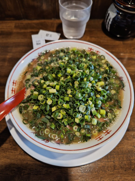 「豚骨ラーメン(硬め)+チャーシュー+ネギ+替玉2回 キクラケ」@ラーメン池田の写真