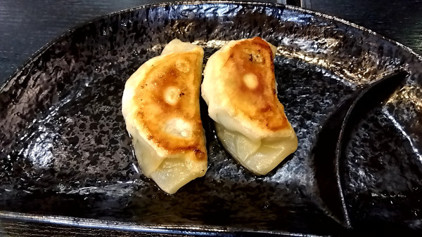 「肉汁溢れる焼餃子(300円)」@らぁ麺 井上商店の写真