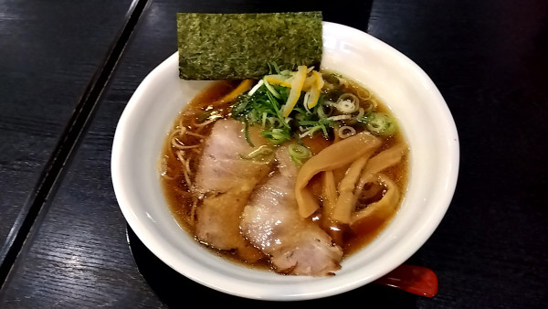 「鶏清湯醤油らぁ麺(950円)」@らぁ麺 井上商店の写真