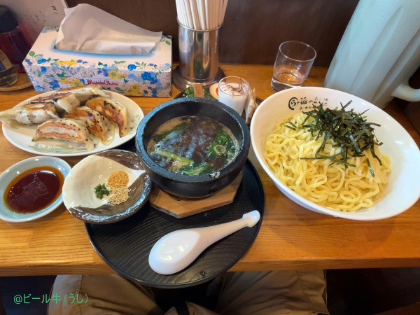 「石焼きつけ麺醤油(1050円)大盛(100円)、焼きギョーザ(5」@らーめん岡崎 鶴ヶ島店の写真