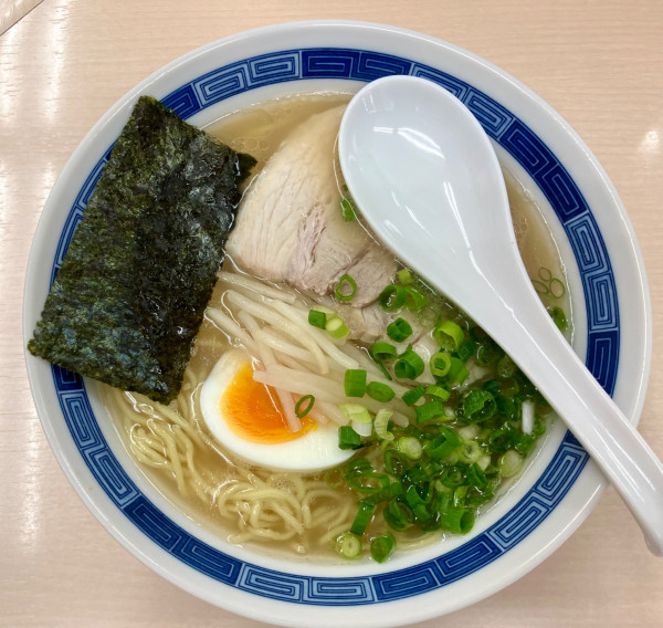 「塩とんこつラーメン並 900円」@八作の写真