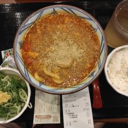 期間限定、トマトカレーうどん890円