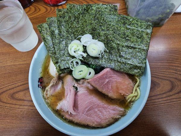 「お得ラーメン」@横浜家系 龍 福島店の写真