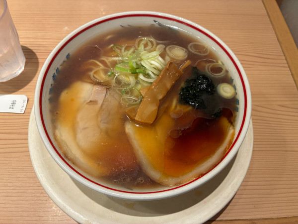 「中華そば」@東京煮干し らーめん 玉 東京駅店の写真