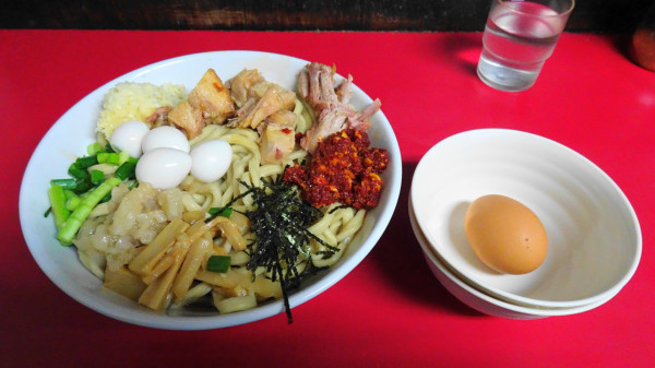 「油そば(1,000円)+生たまご(50円)+うずら+激辛君」@蓮爾 登戸店の写真