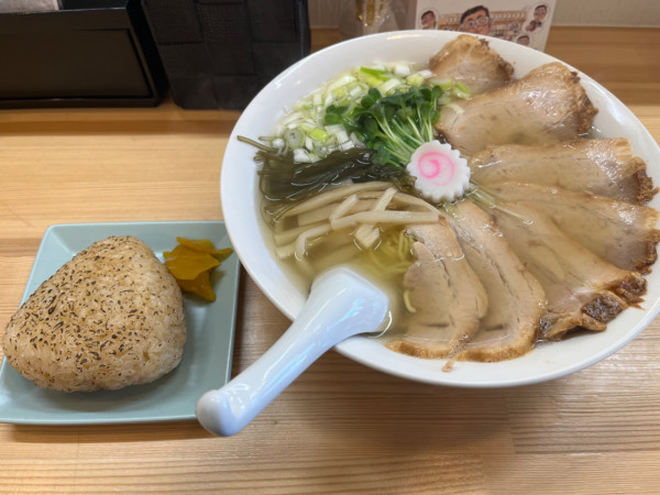 「チャーシュー麺＋大盛り＋味噌むすび」@麺屋ソルトの写真