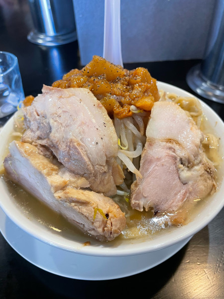 「中ラーメン豚1枚増し(アブラ増し)」@WILD PIGの写真
