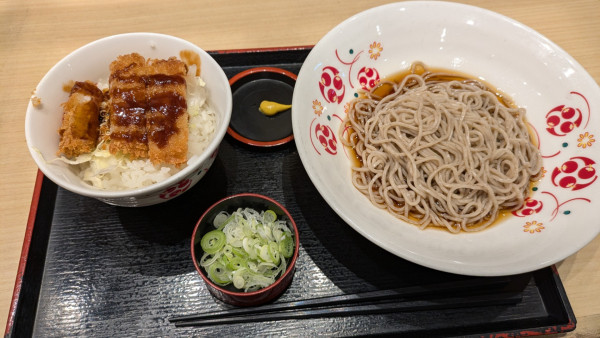 「【期間限定】ミニ福島ソースカツ丼セット」@いろり庵きらく 秋葉原店の写真