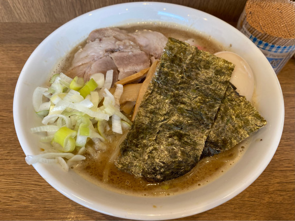 「中華そば1,050円+特製トッピング300円」@つけめん さく間の写真