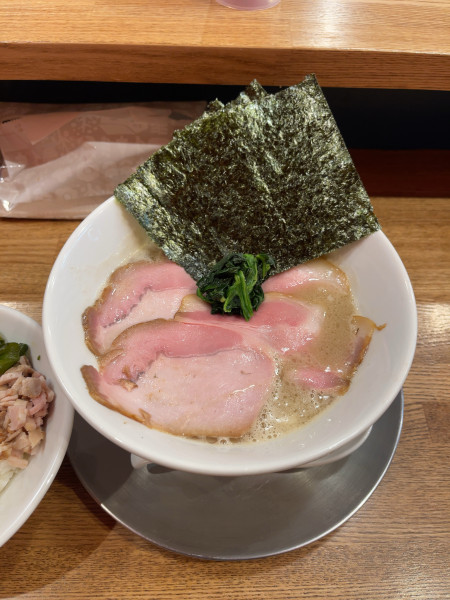 「限定特選塩とんこつラーメン（930円）」@なま醤油とんこつ フルスイングの写真
