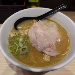 煮干鶏白湯らぁめん（900円）+大盛（100円）