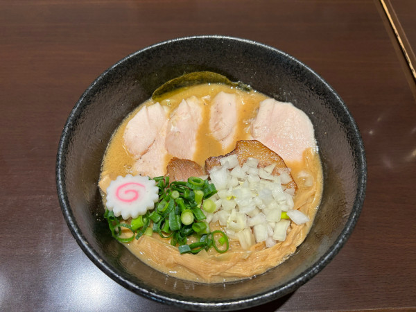 「濃厚中華そば」@中華そば 輝羅の写真