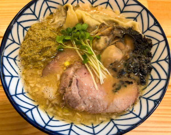 「特製牡蠣らぁ麺 (限定)」@らぁ麺 秀登の写真